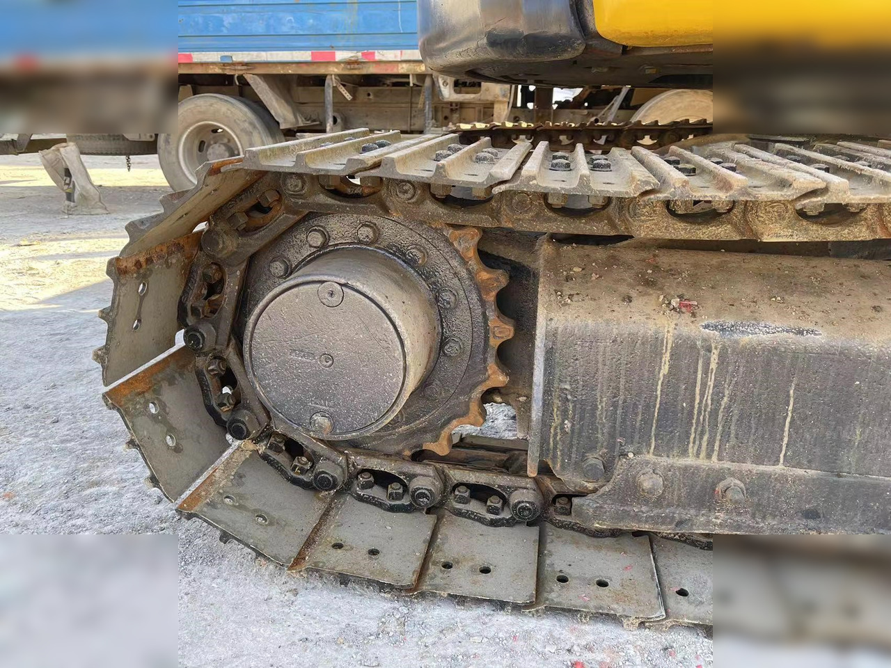 KOMATSU PC55MR-2 - Mini pelle: photos 3 KOMATSU PC55MR-2 - Mini pelle: photos 3