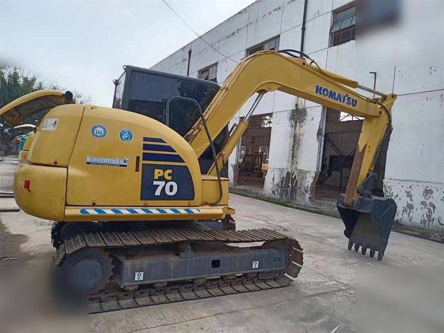 KOMATSU PC70-8 - Pelle sur chenille: photos 1 KOMATSU PC70-8 - Pelle sur chenille: photos 1