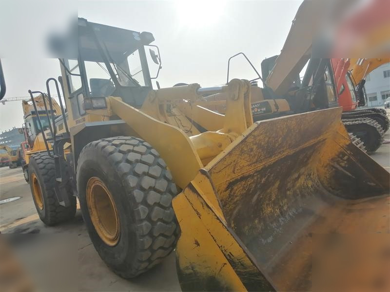 KOMATSU WA320-3 - Chargeuse sur pneus: photos 2 KOMATSU WA320-3 - Chargeuse sur pneus: photos 2