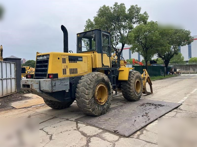 KOMATSU WA320-3 - Chargeuse sur pneus: photos 3 KOMATSU WA320-3 - Chargeuse sur pneus: photos 3