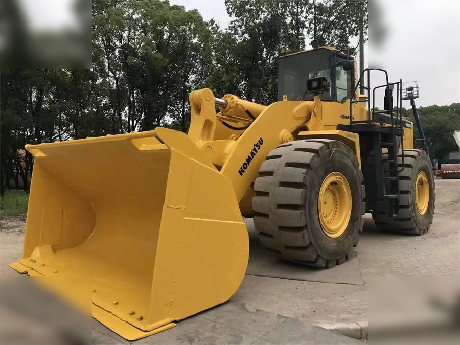 KOMATSU WA600-3 - Chargeuse sur pneus: photos 2 KOMATSU WA600-3 - Chargeuse sur pneus: photos 2