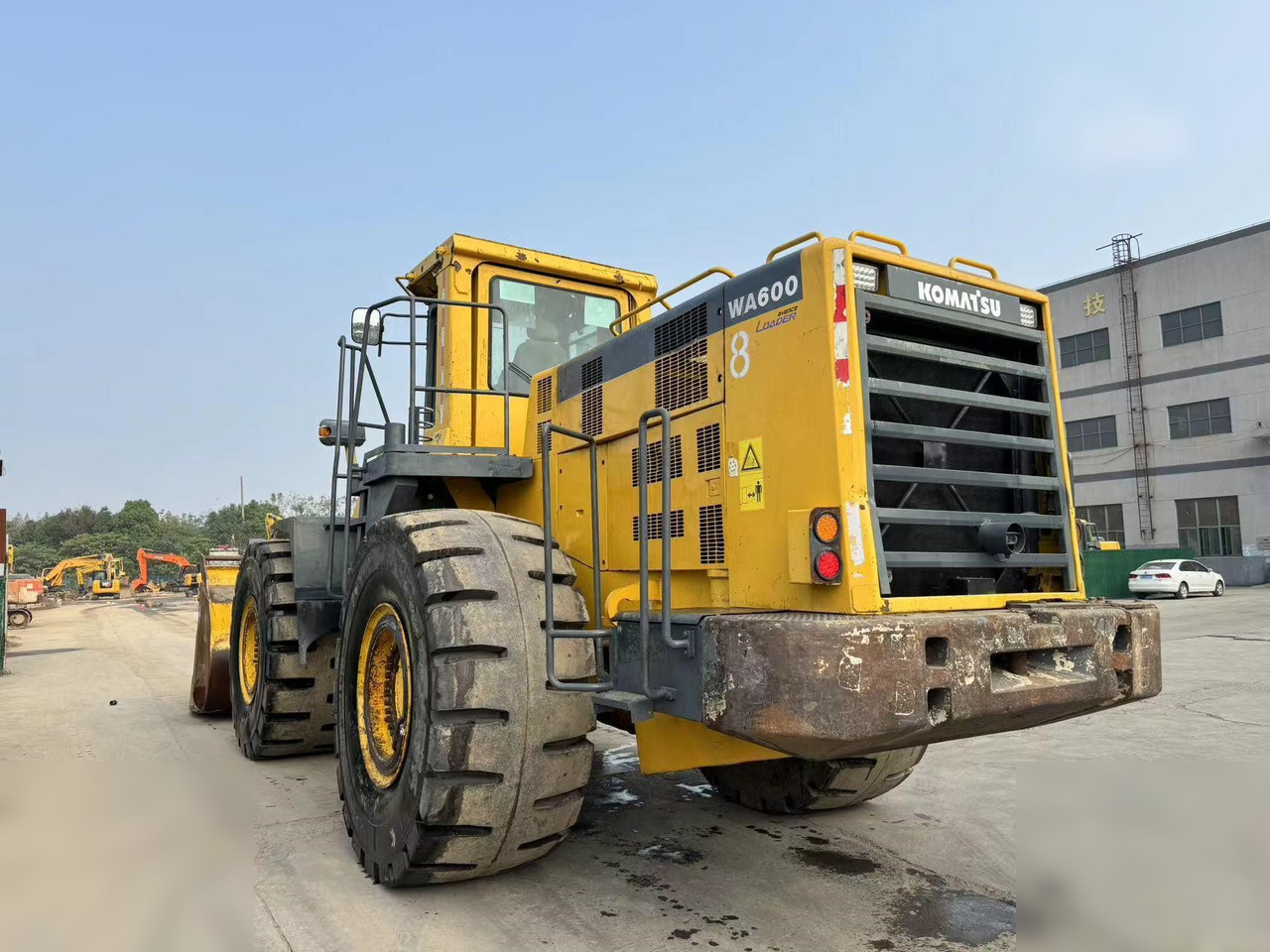 KOMATSU WA600-3 - Chargeuse sur pneus: photos 3 KOMATSU WA600-3 - Chargeuse sur pneus: photos 3