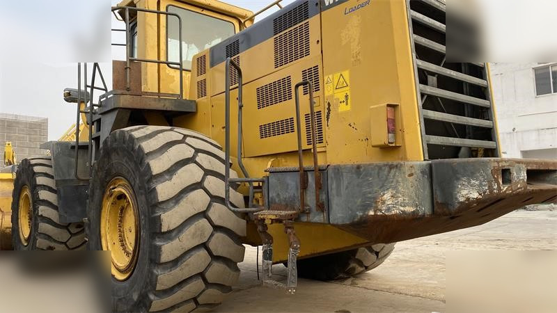 KOMATSU WA600-3 - Chargeuse sur pneus: photos 3 KOMATSU WA600-3 - Chargeuse sur pneus: photos 3