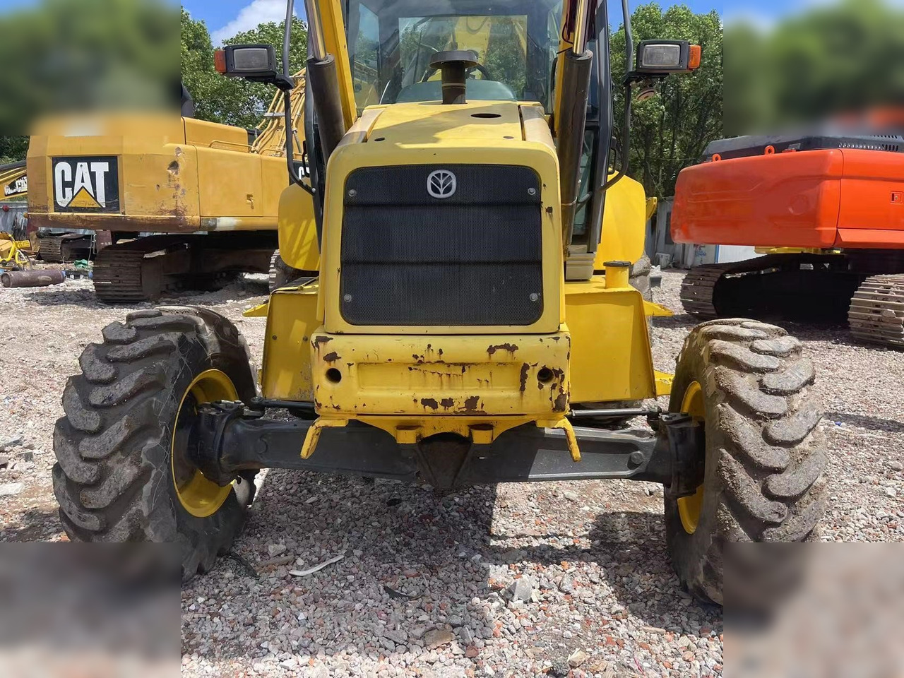 NEW HOLLAND B95B - Tractopelle: photos 2 NEW HOLLAND B95B - Tractopelle: photos 2
