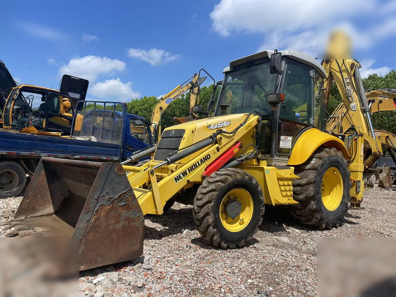 NEW HOLLAND LB95B-4PT - Tractopelle: photos 3 NEW HOLLAND LB95B-4PT - Tractopelle: photos 3
