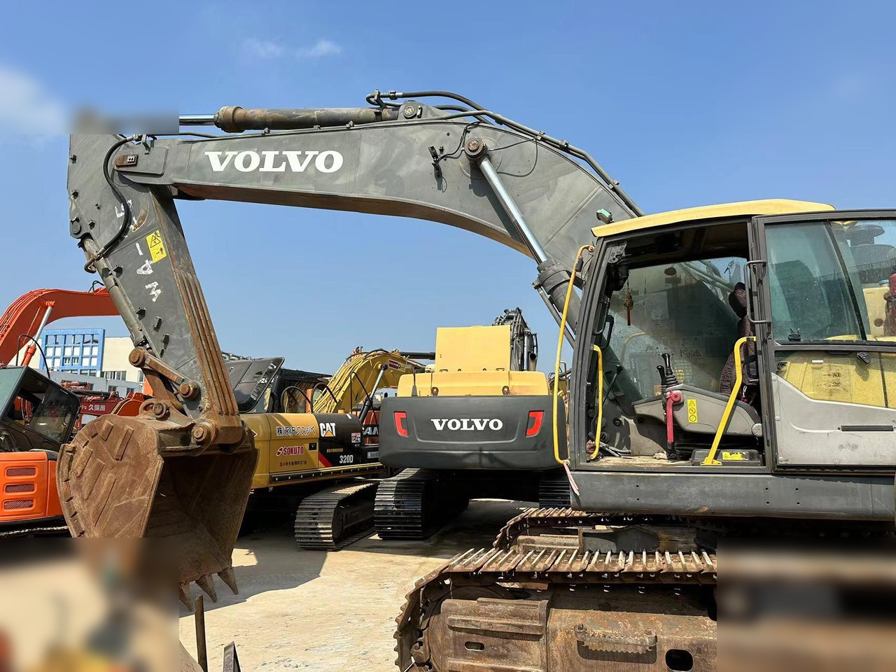 VOLVO EC140DL - Pelle sur chenille: photos 3 VOLVO EC140DL - Pelle sur chenille: photos 3