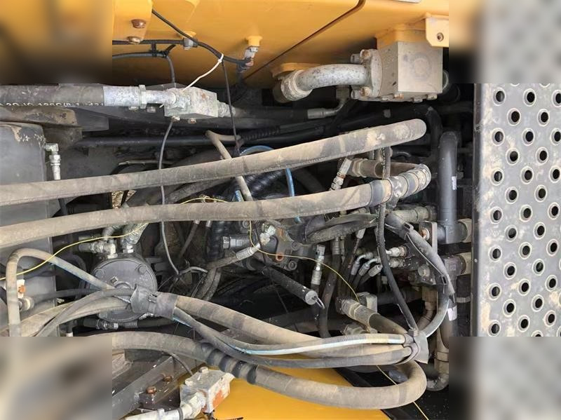 VOLVO EW145B - Pelle sur pneus: photos 4 VOLVO EW145B - Pelle sur pneus: photos 4