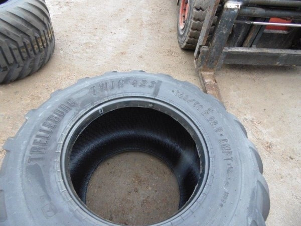 Trelleborg Twin T423 - Pneu pour Engins de chantier: photos 1 Trelleborg Twin T423 - Pneu pour Engins de chantier: photos 1