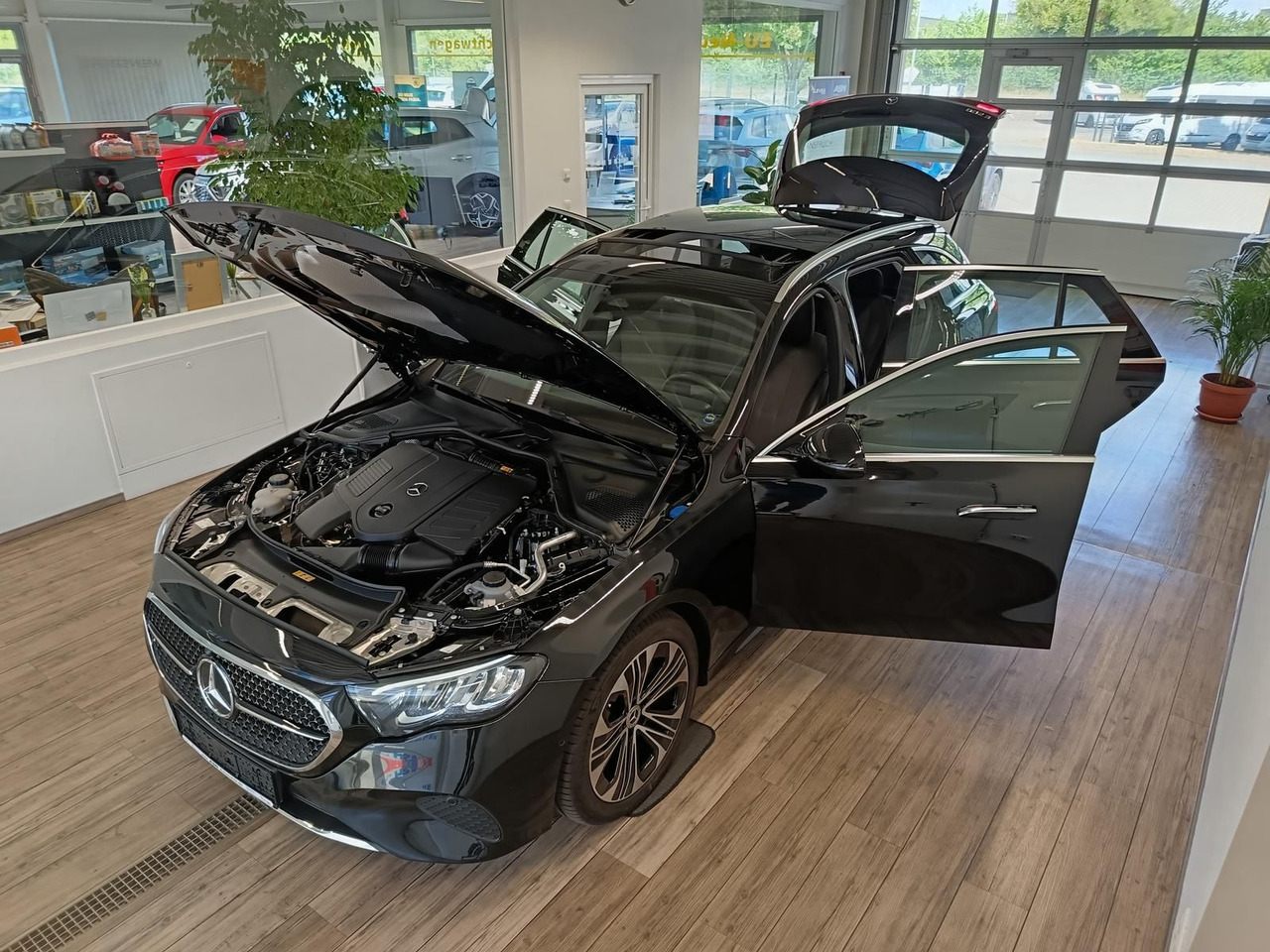 Mercedes-Benz E 200 Avantgarde Advanced*PSD*LED*NAVI*ACC* - Voiture break: photos 2 Mercedes-Benz E 200 Avantgarde Advanced*PSD*LED*NAVI*ACC* - Voiture break: photos 2