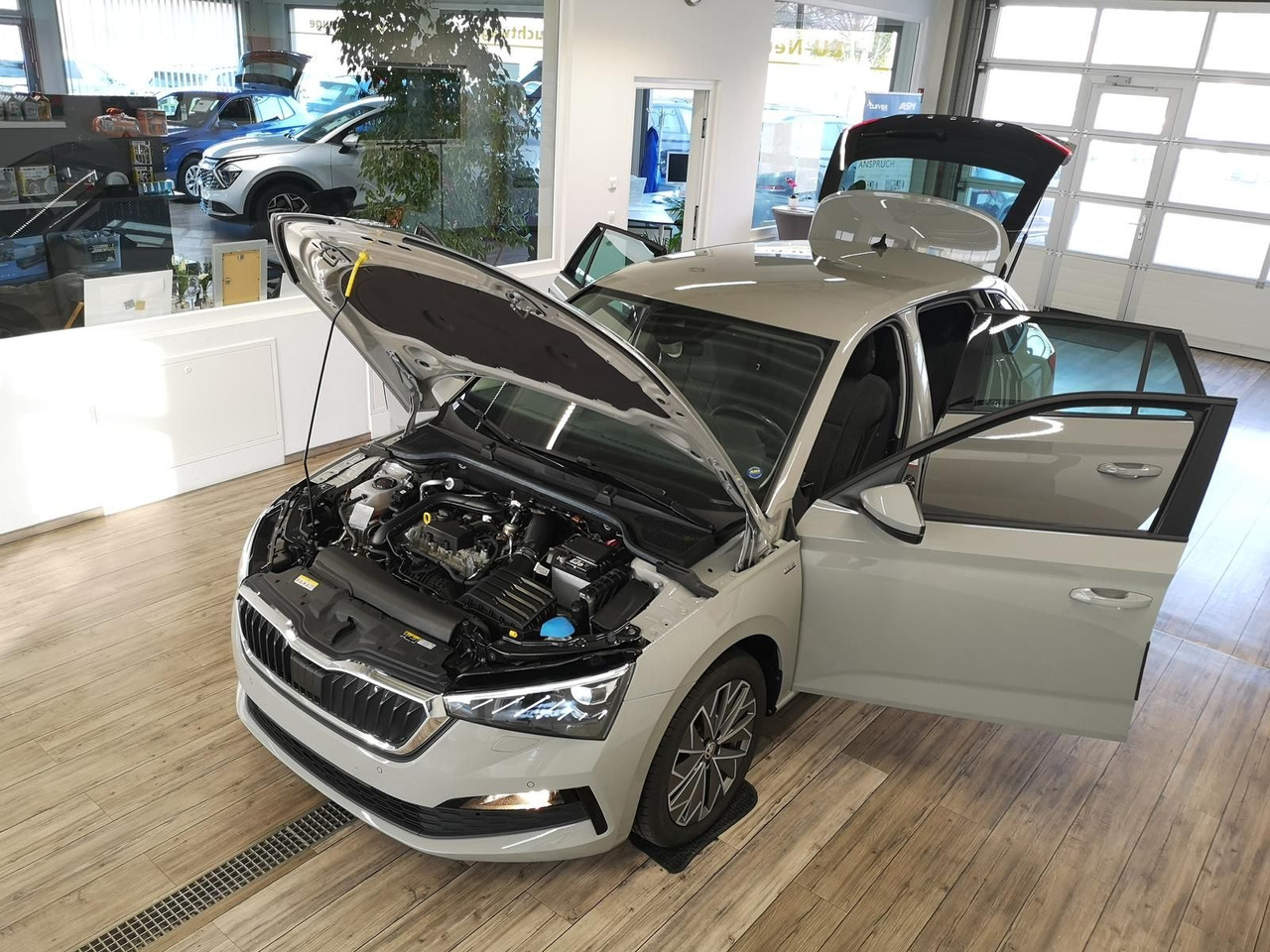 Skoda Scala Ambition 1,0 TSI 81 kW*NAVI*LED*R-KAM*PDC* - Berline: photos 2 Skoda Scala Ambition 1,0 TSI 81 kW*NAVI*LED*R-KAM*PDC* - Berline: photos 2