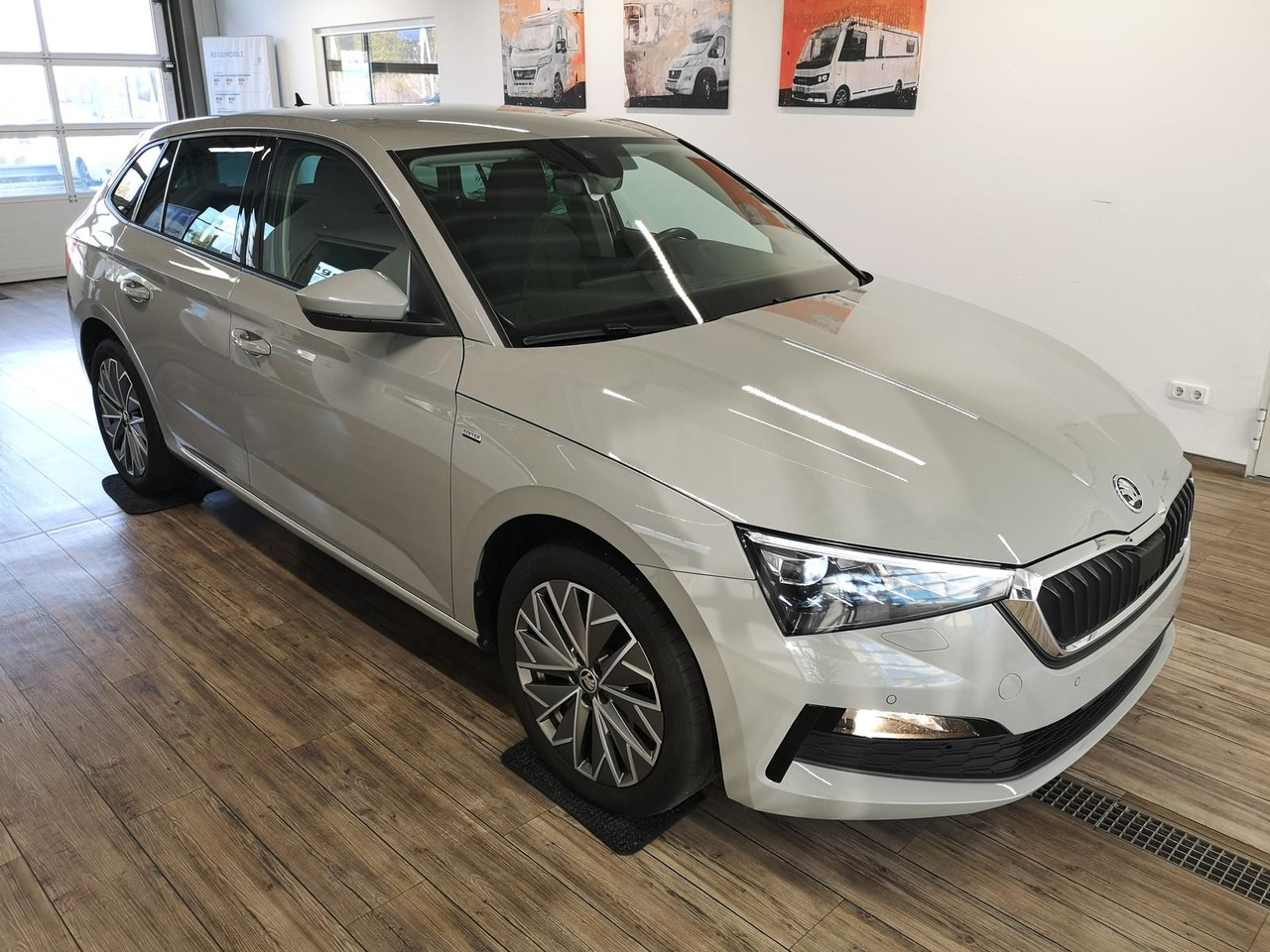 Skoda Scala Ambition 1,0 TSI 81 kW*NAVI*LED*R-KAM*PDC* - Berline: photos 3 Skoda Scala Ambition 1,0 TSI 81 kW*NAVI*LED*R-KAM*PDC* - Berline: photos 3