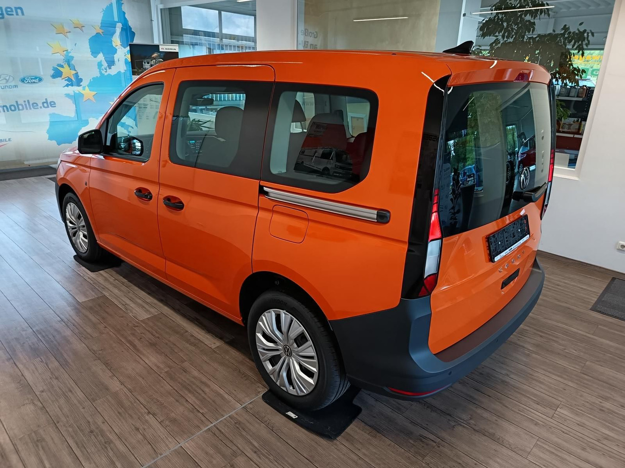 Volkswagen Caddy 2.0 TDI 75 kW*PDC*TEMP*DAB*KLIMA*5-SITZER* - Voiture break: photos 4 Volkswagen Caddy 2.0 TDI 75 kW*PDC*TEMP*DAB*KLIMA*5-SITZER* - Voiture break: photos 4
