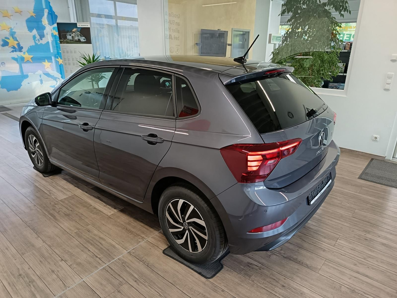 Volkswagen Polo Life 1.0 TSI 70kW DSG*LED*ACC*R-KAM*DAB*PDC - Voiture: photos 4 Volkswagen Polo Life 1.0 TSI 70kW DSG*LED*ACC*R-KAM*DAB*PDC - Voiture: photos 4