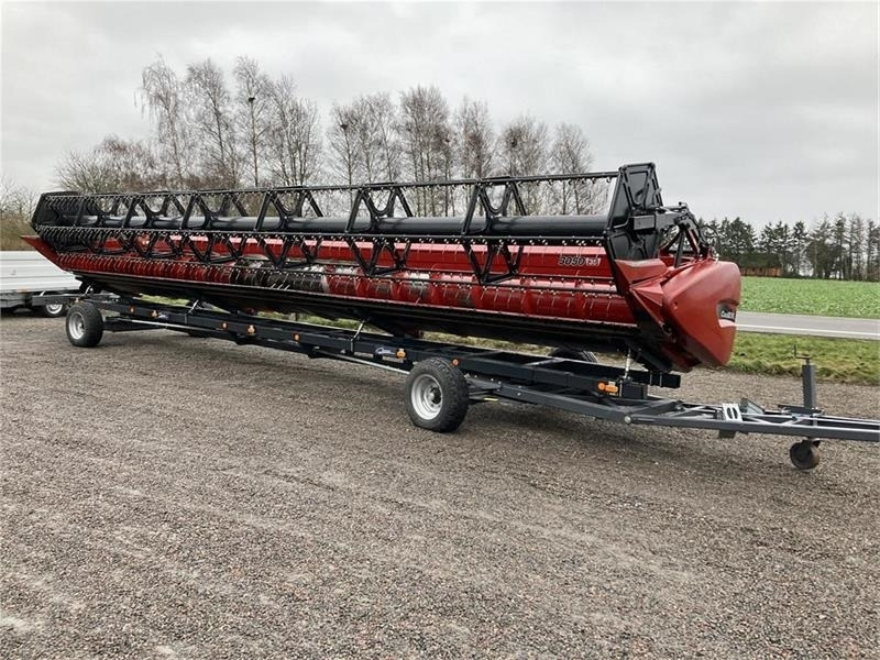 Case IH Axial Flow 8240 - Moissonneuse-batteuse: photos 2 Case IH Axial Flow 8240 - Moissonneuse-batteuse: photos 2