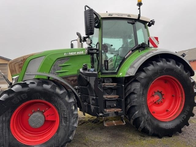 Fendt 828 Vario S4 Profi - Tracteur agricole: photos 1 Fendt 828 Vario S4 Profi - Tracteur agricole: photos 1