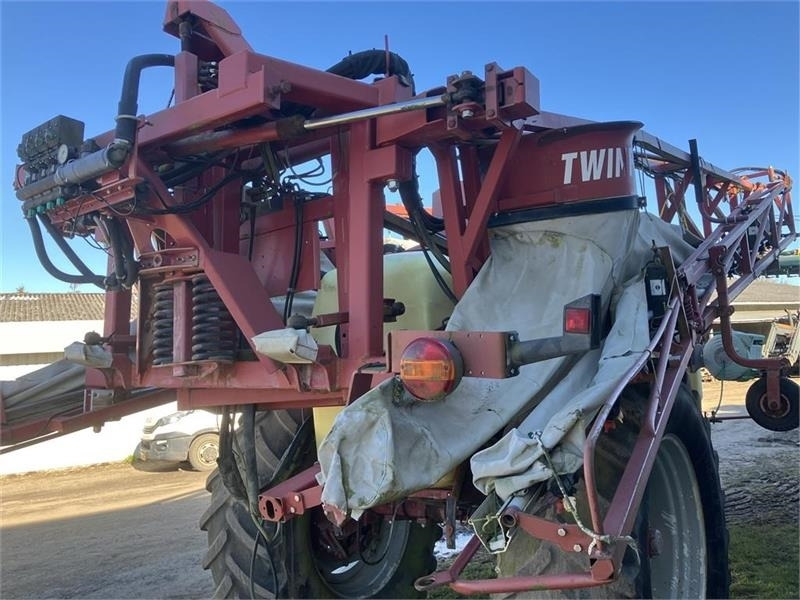 Hardi COMMANDER 4200 TWIN 28 m - Pulvérisateur traîné: photos 3 Hardi COMMANDER 4200 TWIN 28 m - Pulvérisateur traîné: photos 3