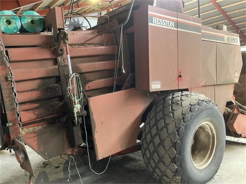 Hesston 4900 - Presse à balles cubiques: photos 2 Hesston 4900 - Presse à balles cubiques: photos 2