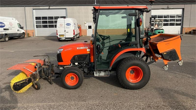 Kubota B2261 med 120 cm kost og udlægger  - Tracteur communal: photos 2 Kubota B2261 med 120 cm kost og udlægger  - Tracteur communal: photos 2