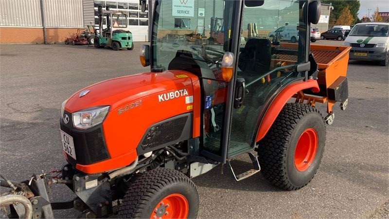 Kubota B2261 med 120 cm kost og udlægger  - Tracteur communal: photos 3 Kubota B2261 med 120 cm kost og udlægger  - Tracteur communal: photos 3