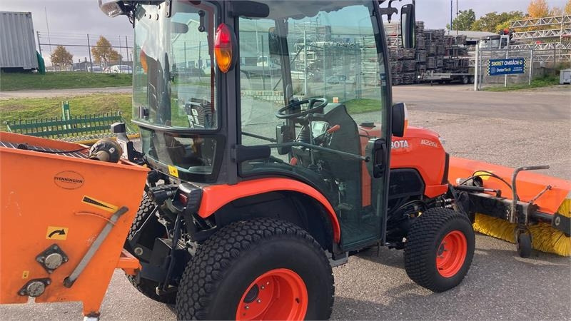 Kubota B2261 med 120 cm kost og udlægger  - Tracteur communal: photos 5 Kubota B2261 med 120 cm kost og udlægger  - Tracteur communal: photos 5