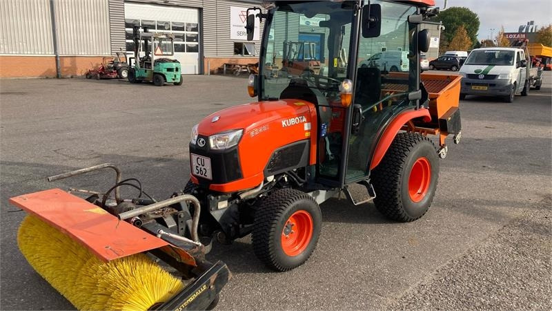 Kubota B2261 med 120 cm kost og udlægger  - Tracteur communal: photos 1 Kubota B2261 med 120 cm kost og udlægger  - Tracteur communal: photos 1