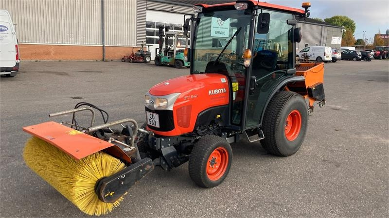Kubota ST341 inkl. 150 cm kost og udlægger  - Tracteur communal: photos 1 Kubota ST341 inkl. 150 cm kost og udlægger  - Tracteur communal: photos 1