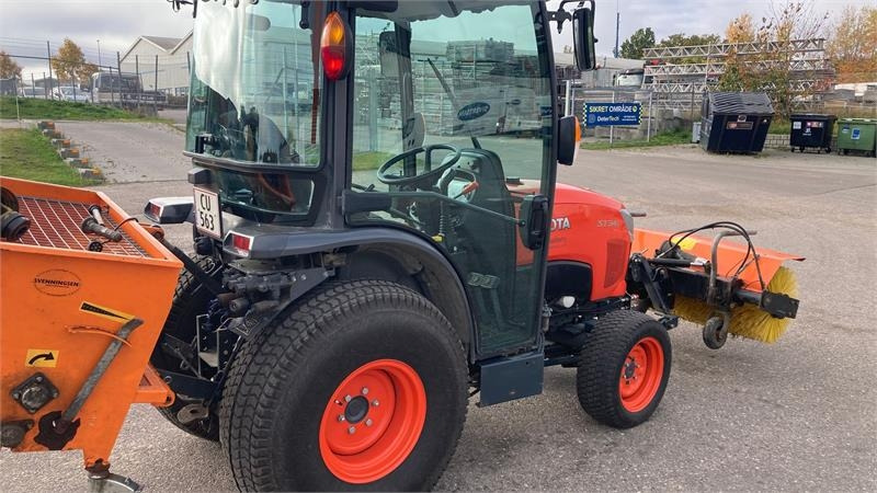 Kubota ST341 inkl. 150 cm kost og udlægger  - Tracteur communal: photos 5 Kubota ST341 inkl. 150 cm kost og udlægger  - Tracteur communal: photos 5