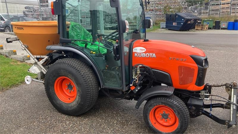 Kubota STW37 Kompakttraktor  - Tracteur communal: photos 2 Kubota STW37 Kompakttraktor  - Tracteur communal: photos 2