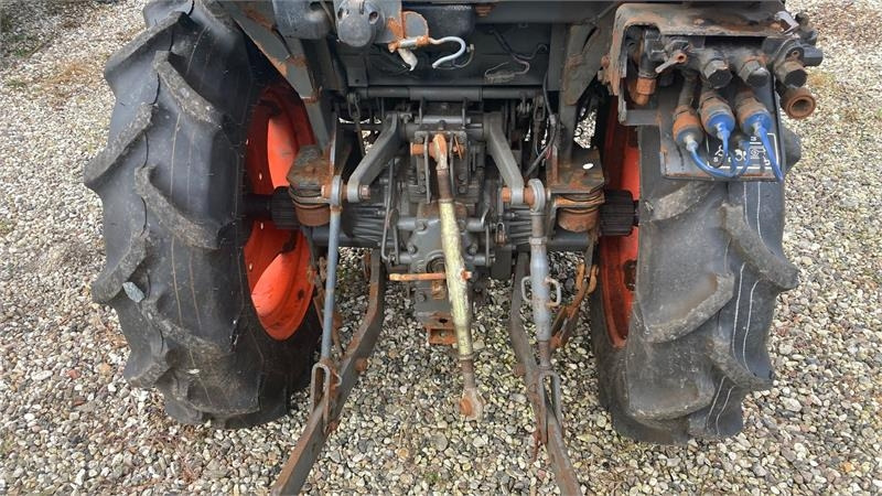 Kubota STW37 Kun 1145 timer  - Tracteur communal: photos 4 Kubota STW37 Kun 1145 timer  - Tracteur communal: photos 4