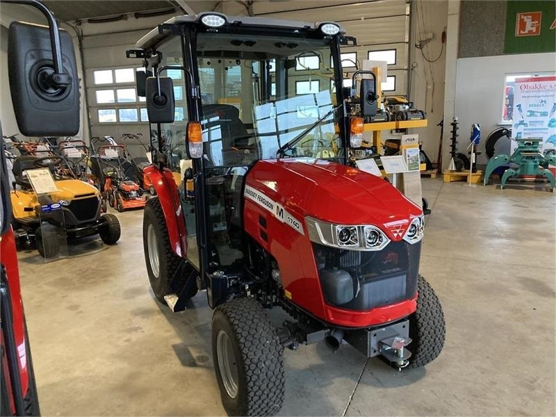 Massey Ferguson 1740 HC  - Tracteur communal: photos 2 Massey Ferguson 1740 HC  - Tracteur communal: photos 2