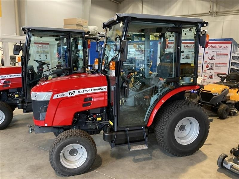 Massey Ferguson 1740 HC  - Tracteur communal: photos 1 Massey Ferguson 1740 HC  - Tracteur communal: photos 1