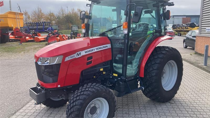 Massey Ferguson 1765 M HC  - Tracteur communal: photos 3 Massey Ferguson 1765 M HC  - Tracteur communal: photos 3