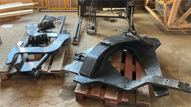 Stoll FZ 60,1 3 ventil og dæmpning Med beslag for NH T7. - Chargeur frontal pour tracteur: photos 3 Stoll FZ 60,1 3 ventil og dæmpning Med beslag for NH T7. - Chargeur frontal pour tracteur: photos 3