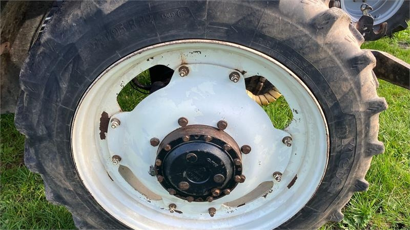 Taurus 270/95R32 - 300/95R46 - Pneu pour Machine agricole: photos 5 Taurus 270/95R32 - 300/95R46 - Pneu pour Machine agricole: photos 5