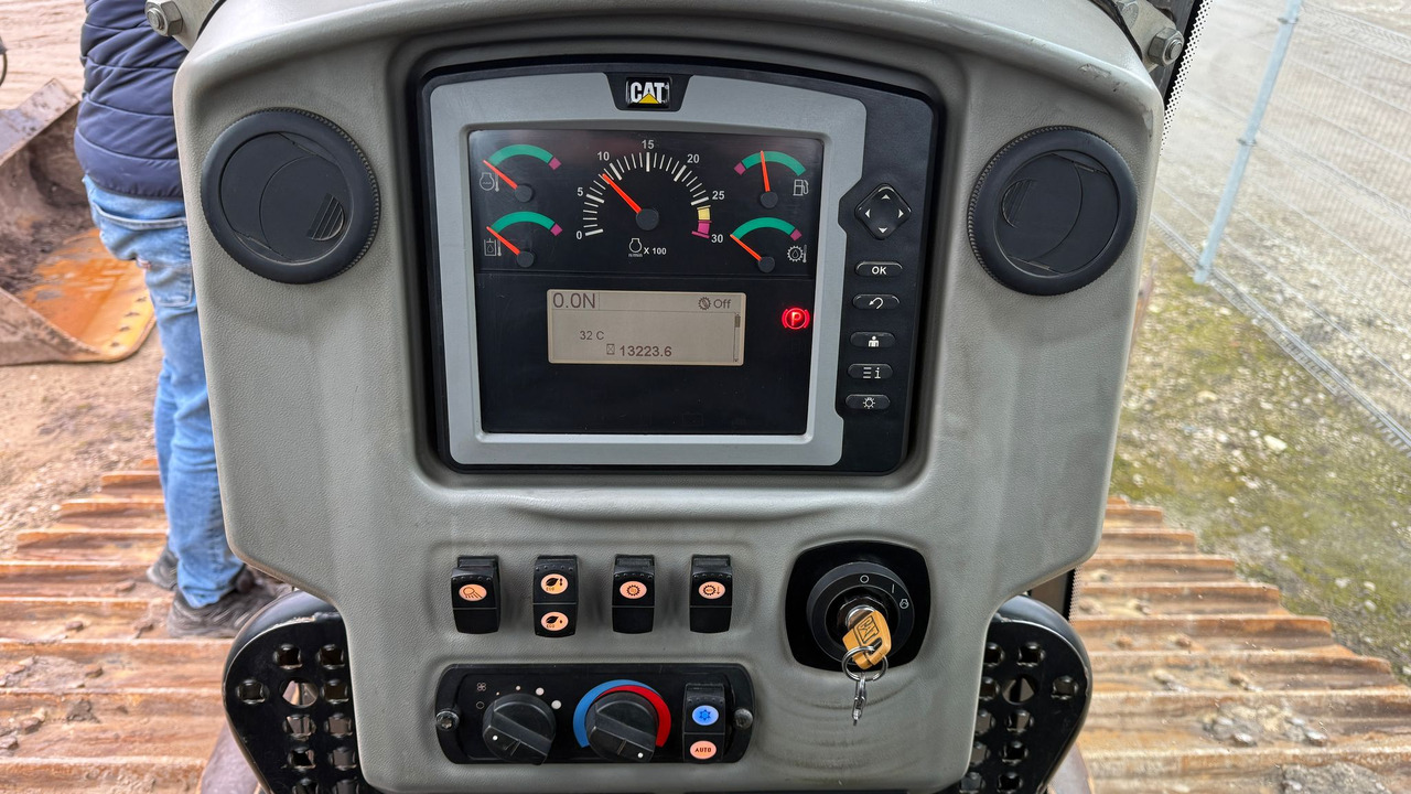 Bulldozer CAT D6N LGP: photos 10