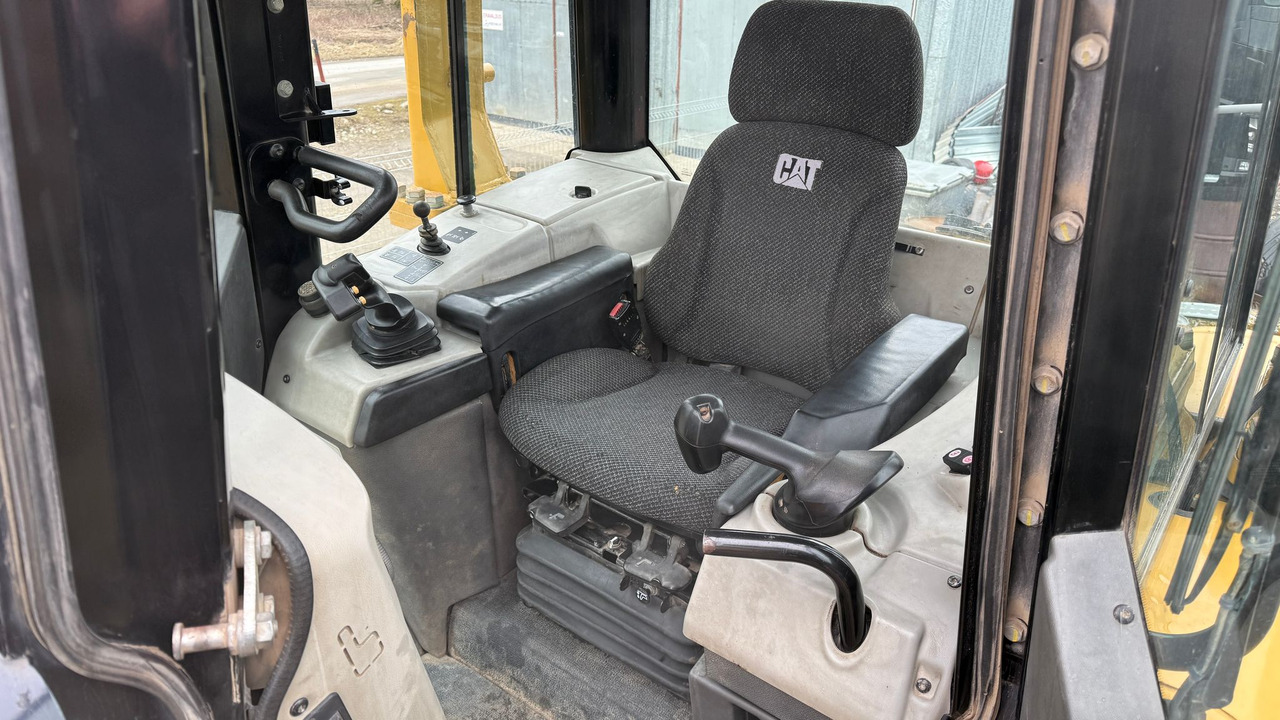 Bulldozer CAT D6N LGP: photos 9