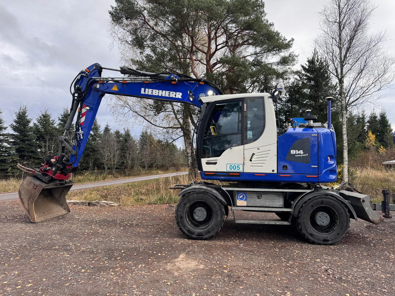 Liebherr A 914 Compact Litronic - Pelle sur pneus: photos 2 Liebherr A 914 Compact Litronic - Pelle sur pneus: photos 2