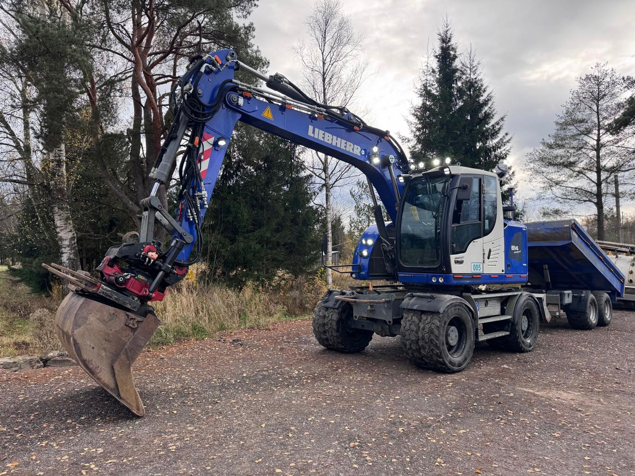 Liebherr A 914 Compact Litronic - Pelle sur pneus: photos 1 Liebherr A 914 Compact Litronic - Pelle sur pneus: photos 1