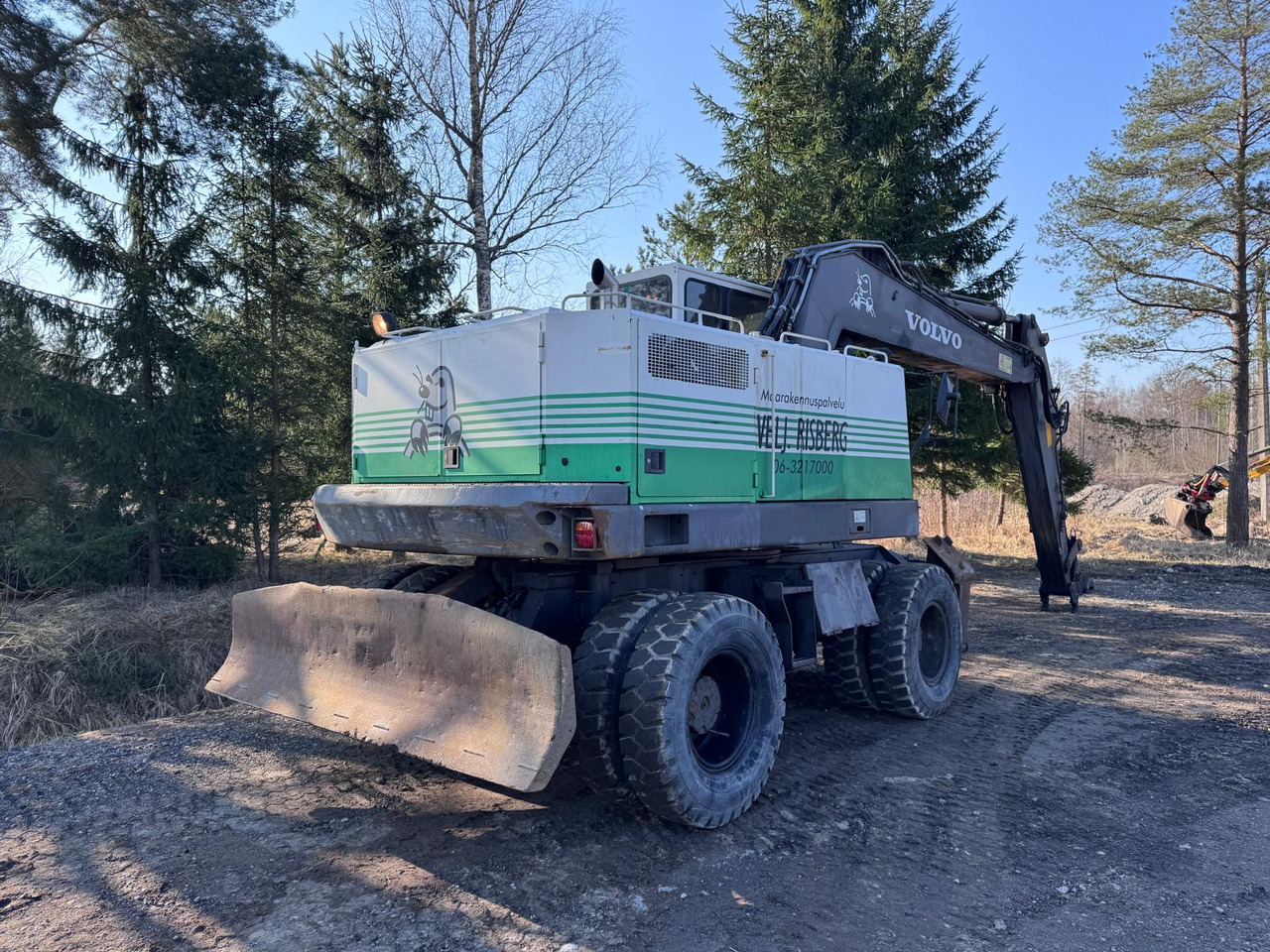 VOLVO EW200 - Pelle sur pneus: photos 4 VOLVO EW200 - Pelle sur pneus: photos 4