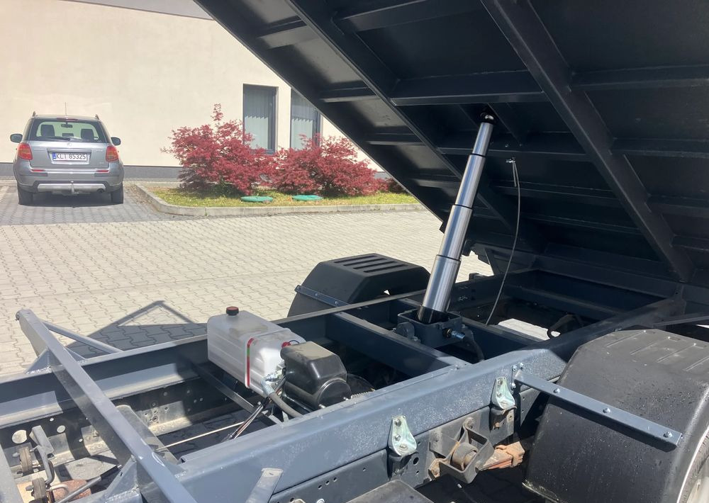 Iveco Iveco daily 35C13 wywrotka solidny kiper - Utilitaire benne: photos 2 Iveco Iveco daily 35C13 wywrotka solidny kiper - Utilitaire benne: photos 2