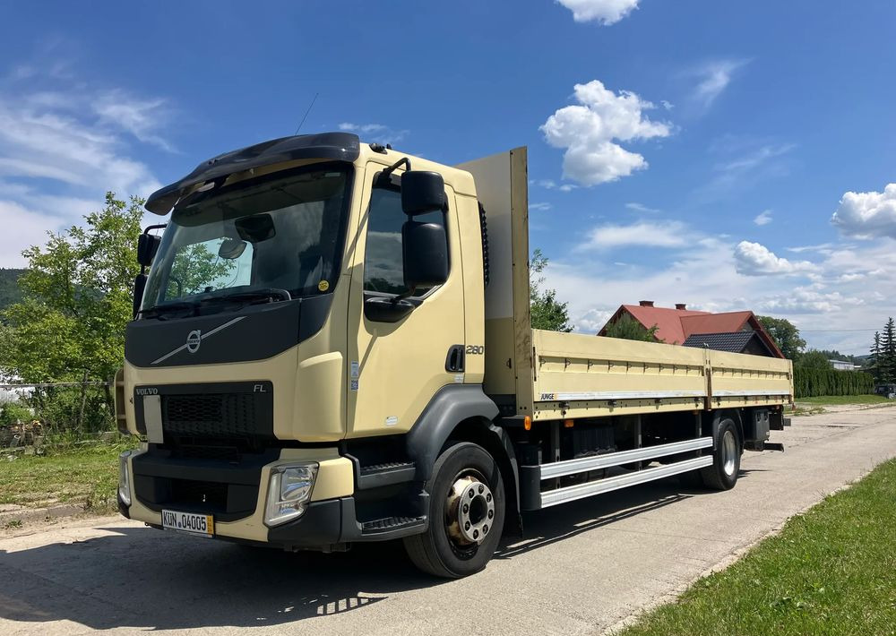 Volvo FL 280 skrzynia burtówka laweta - Camion plateau: photos 1 Volvo FL 280 skrzynia burtówka laweta - Camion plateau: photos 1