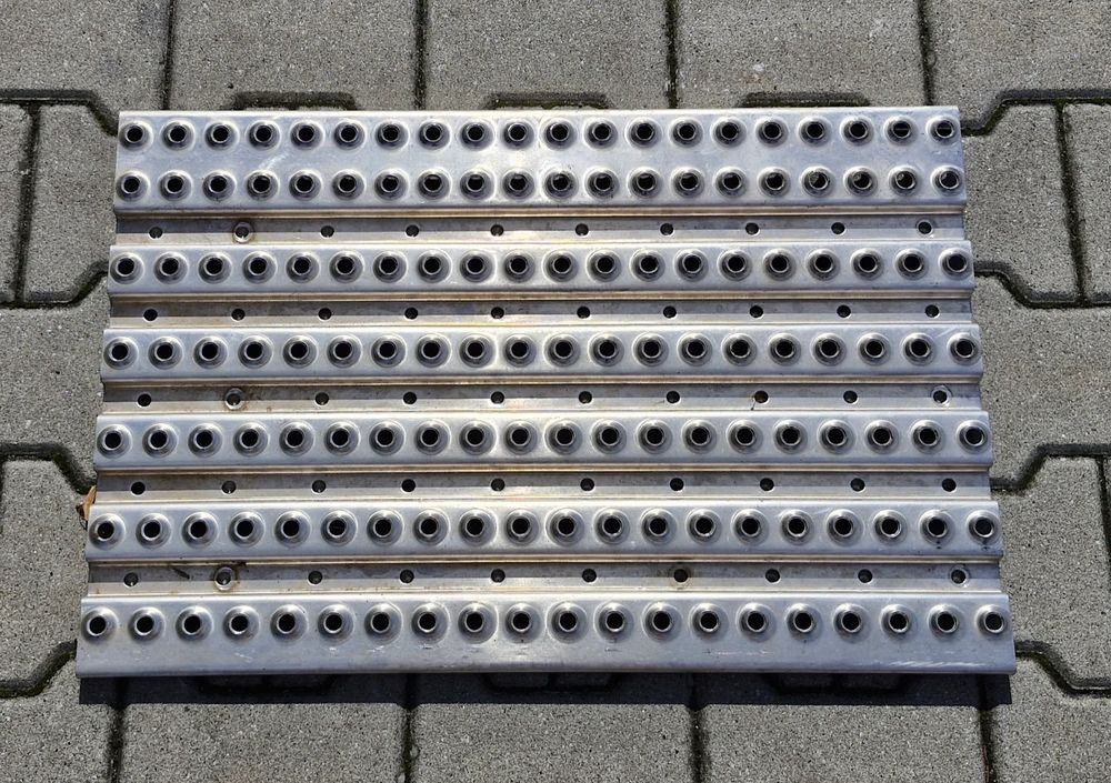 MAN TGX TGS TG3 PODEST BLACHA NOWY - Carrosserie et extérieur: photos 1 MAN TGX TGS TG3 PODEST BLACHA NOWY - Carrosserie et extérieur: photos 1