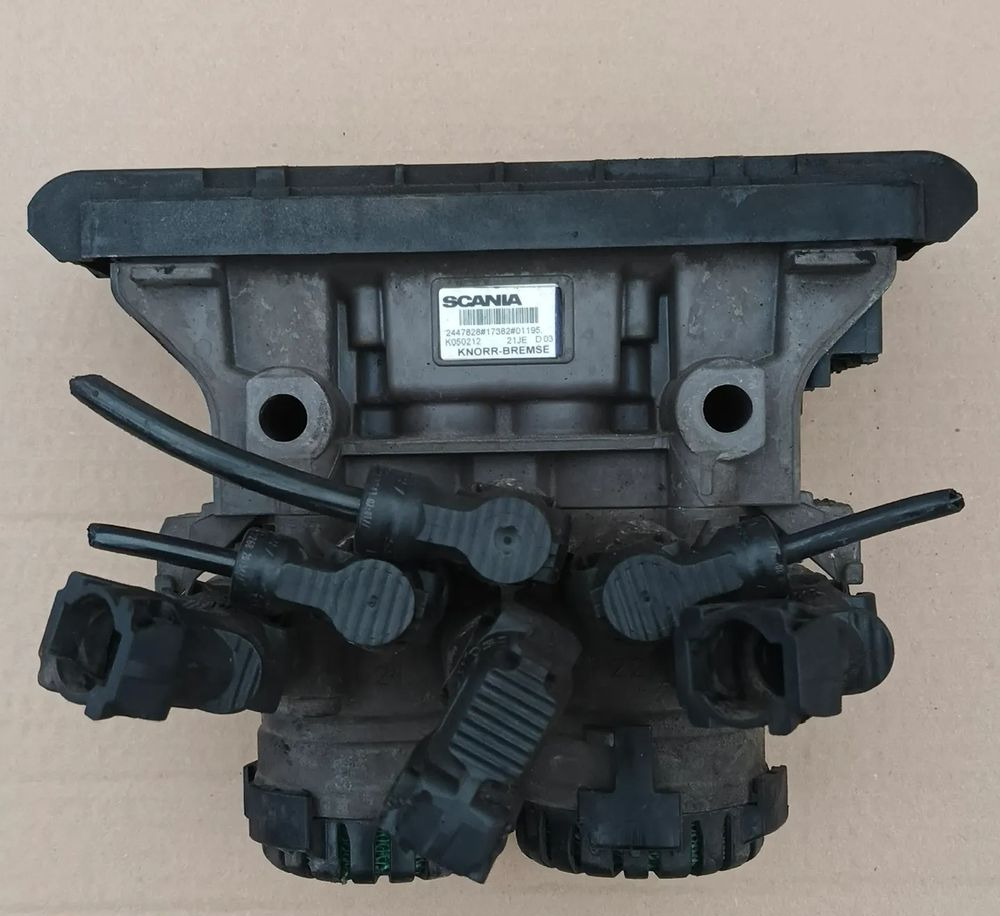 SCANIA R S ZAWÓR MODULATOR EBS 2447828 K050212 - Valve de frein pour Camion: photos 1 SCANIA R S ZAWÓR MODULATOR EBS 2447828 K050212 - Valve de frein pour Camion: photos 1