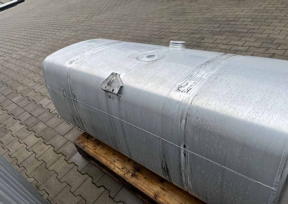 Zbiornik paliwa DAF XF CF 620 litrów bak - Préparation du carburant pour Camion: photos 4 Zbiornik paliwa DAF XF CF 620 litrów bak - Préparation du carburant pour Camion: photos 4