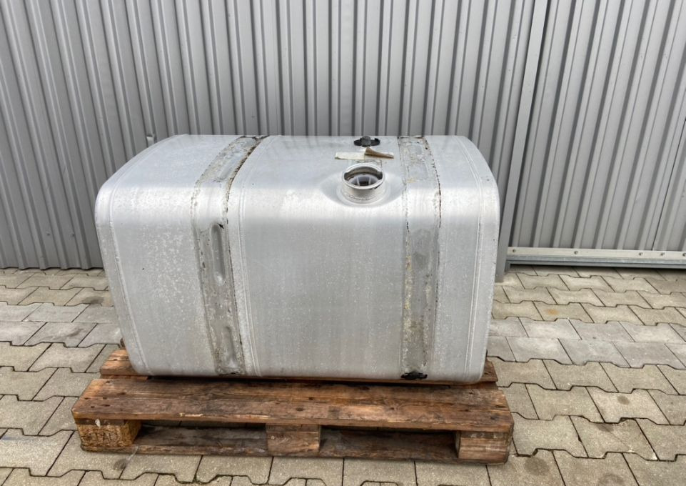 Zbiornik paliwa MAN TGX TGS 375 litrów bak - Réservoir de carburant pour Camion: photos 1 Zbiornik paliwa MAN TGX TGS 375 litrów bak - Réservoir de carburant pour Camion: photos 1