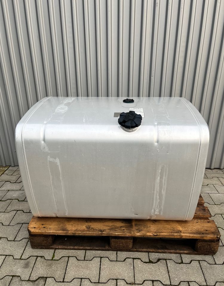 Zbiornik paliwa MAN TGX TGS 460 litrów bak - Préparation du carburant pour Camion: photos 1 Zbiornik paliwa MAN TGX TGS 460 litrów bak - Préparation du carburant pour Camion: photos 1