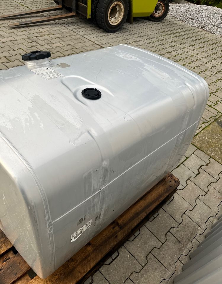 Zbiornik paliwa MAN TGX TGS 460 litrów bak - Préparation du carburant pour Camion: photos 4 Zbiornik paliwa MAN TGX TGS 460 litrów bak - Préparation du carburant pour Camion: photos 4