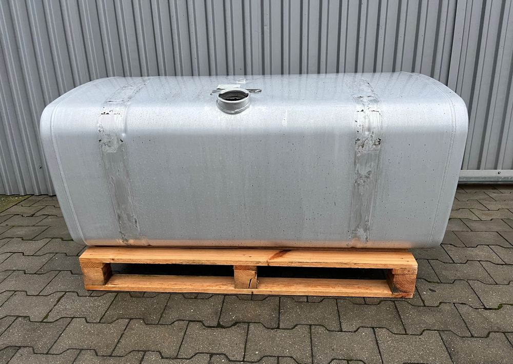 Zbiornik paliwa MAN TGX TGS 480 litrów bak - Préparation du carburant pour Camion: photos 1 Zbiornik paliwa MAN TGX TGS 480 litrów bak - Préparation du carburant pour Camion: photos 1