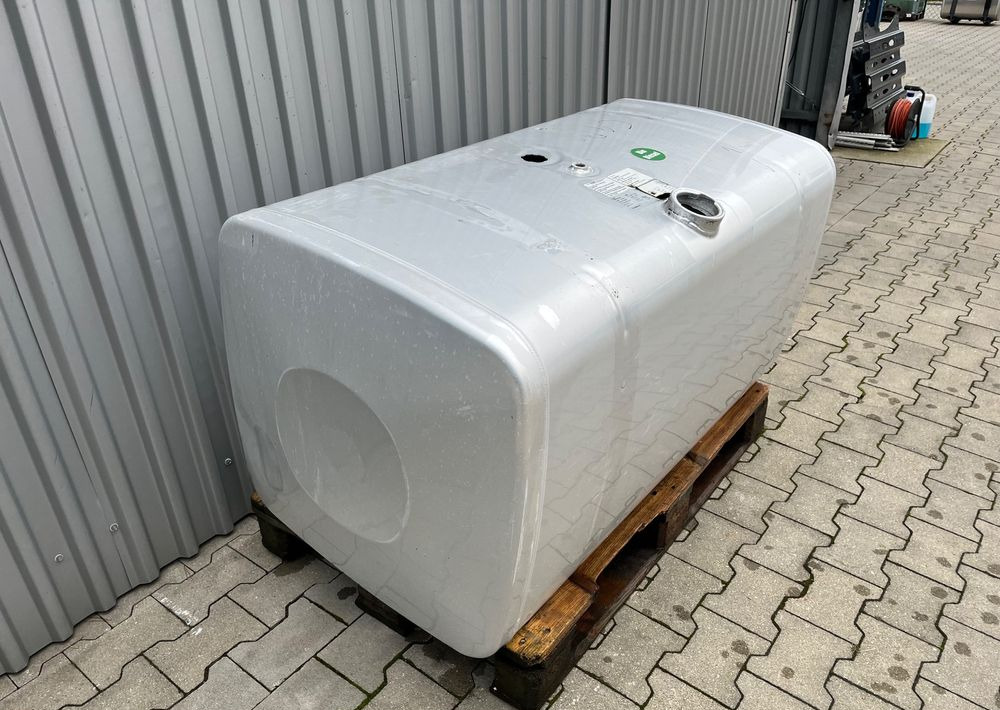 Zbiornik paliwa MAN TGX TGS 580 litrów bak - Préparation du carburant pour Camion: photos 3 Zbiornik paliwa MAN TGX TGS 580 litrów bak - Préparation du carburant pour Camion: photos 3