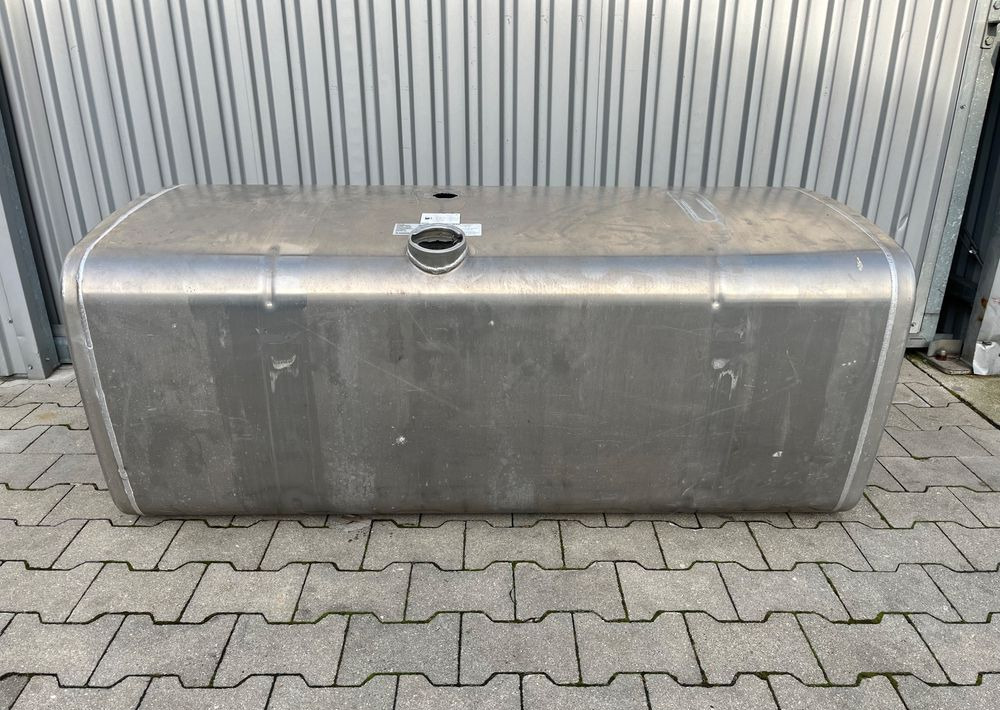 Zbiornik paliwa MAN TGX TGS 590 litrów bak - Préparation du carburant pour Camion: photos 1 Zbiornik paliwa MAN TGX TGS 590 litrów bak - Préparation du carburant pour Camion: photos 1
